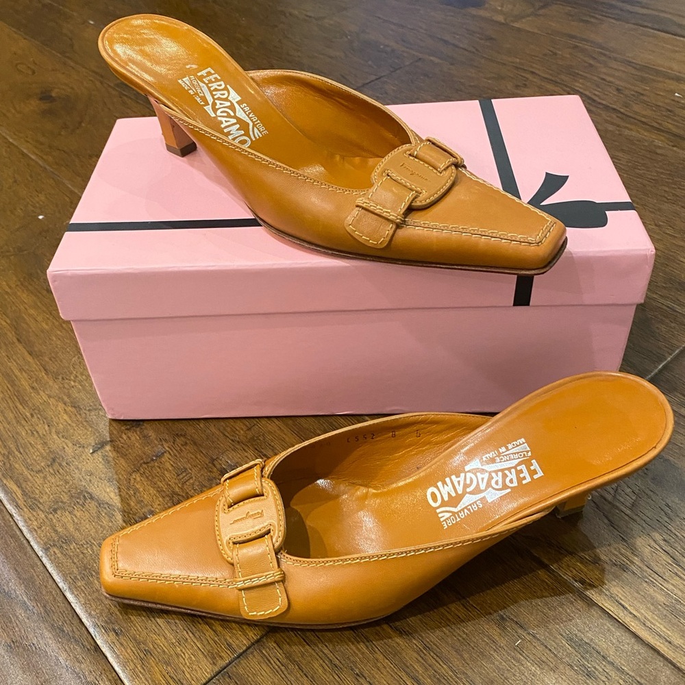 LIKE NEW Salvatore Ferragamo Cognac Mules size 8 - Picture 7 of 11